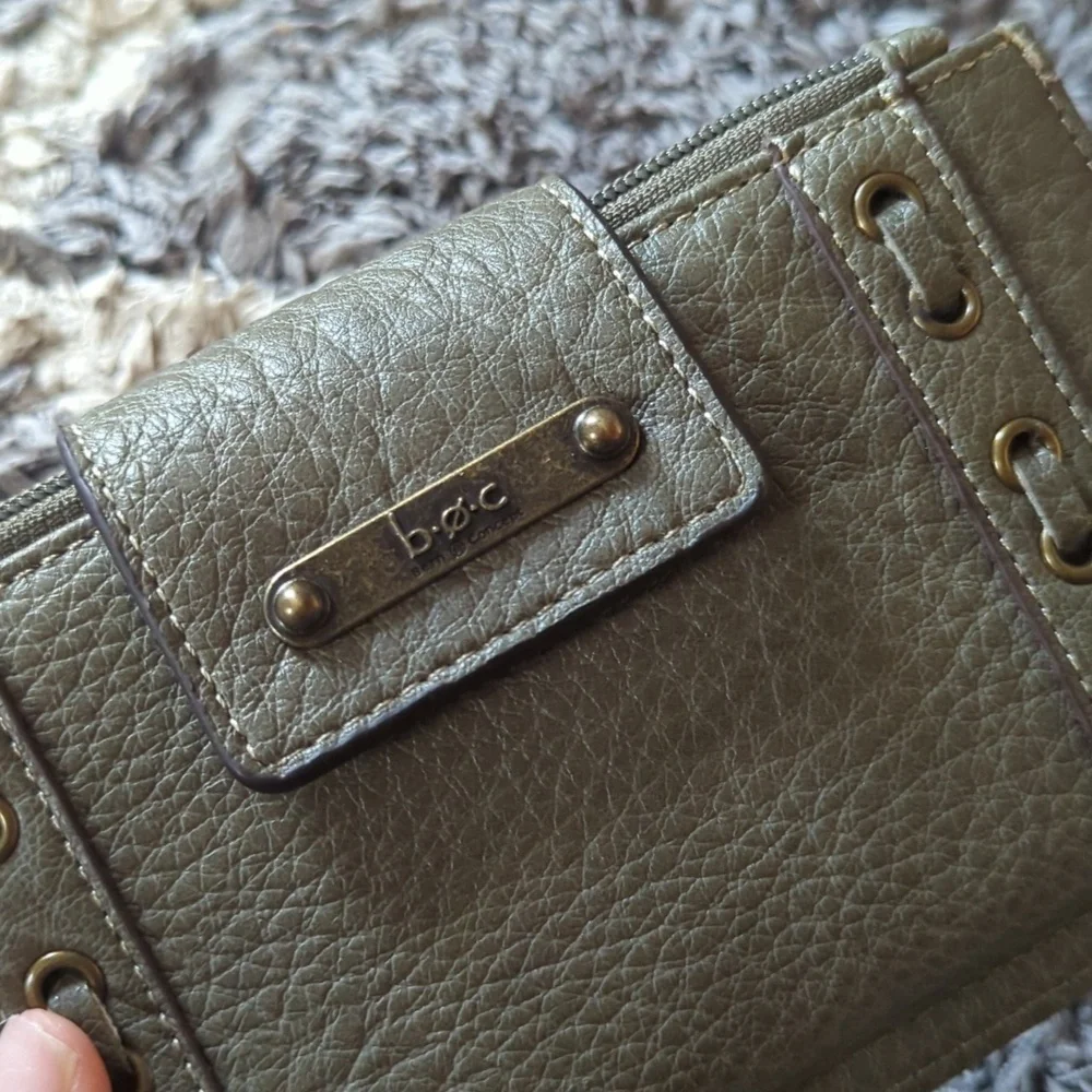 BOC Wallet Clutch Wristlet Billfold Gray Green Color